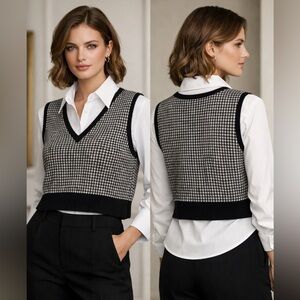 St. John Black & White hounds tooth Crop wool blend sweater vest size M